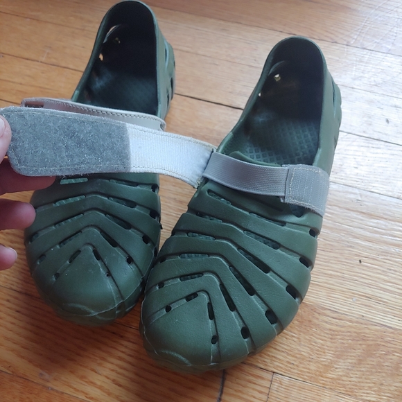 Ladies Croc style shoes size 6 - Picture 2 of 4